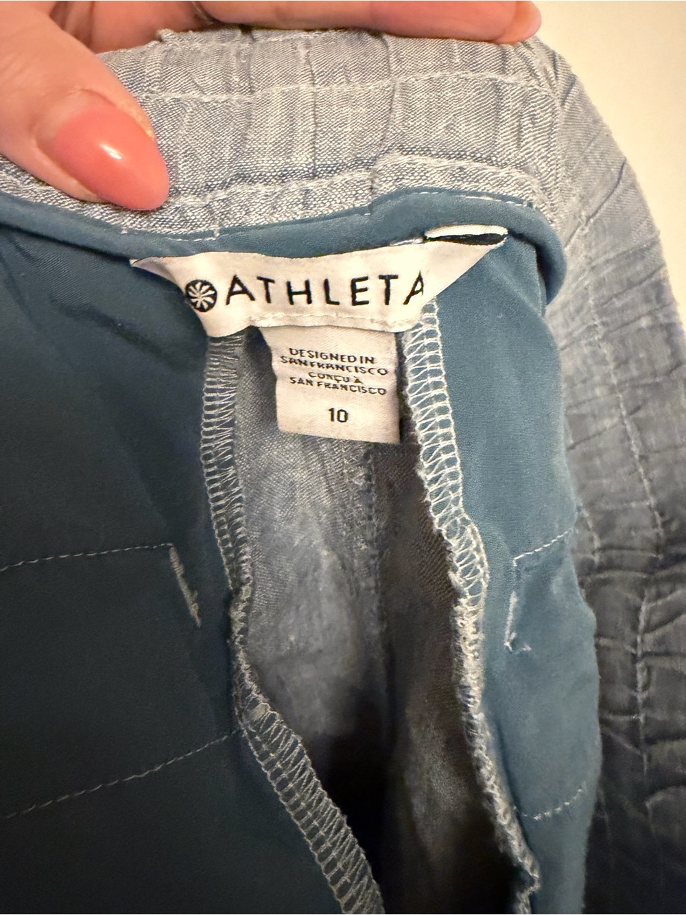 Athleta Cabo Linen Shorts Light Blue Chambray Smocked Waist Drawstring Size 10 - Picture 5 of 6